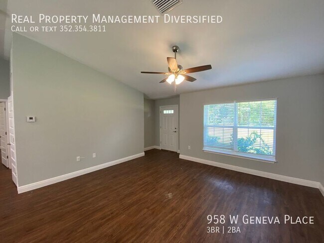 Building Photo - 958 W Geneva Pl