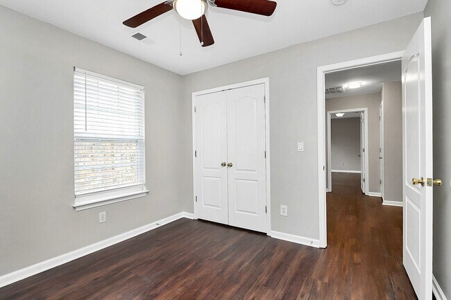 Building Photo - 6939 Brachnell View Dr