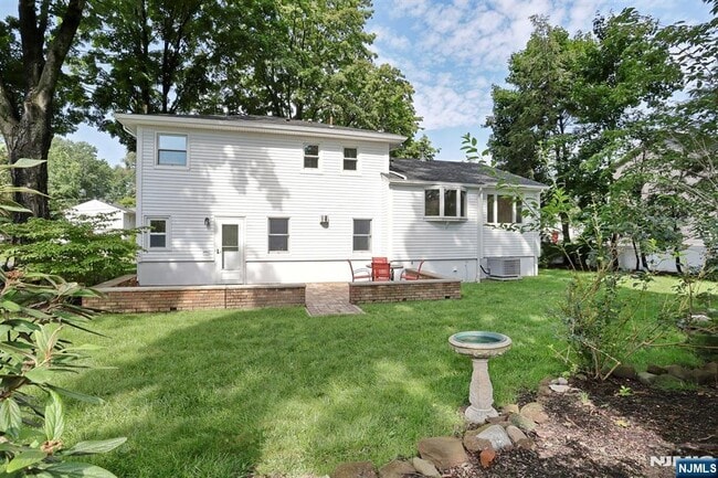 Building Photo - 253 Jeffer St