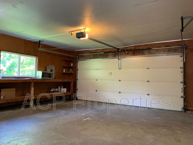 Building Photo - 3618 E Rusley Dr