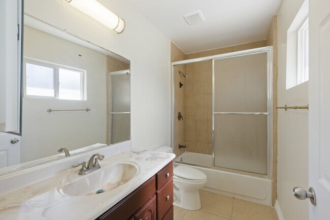 Building Photo - Spacious Mission Hills Home – Modern Comfo...