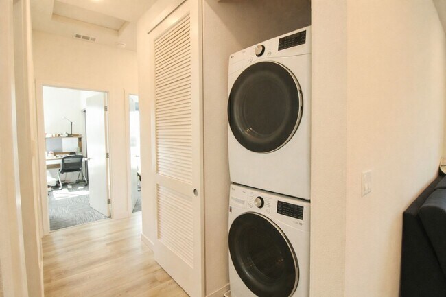 Building Photo - Modern 3-Bedroom, 2-Bathroom Apartment on Murray in San Luis Obispo