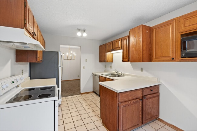 Building Photo - 14388 Fairway Dr