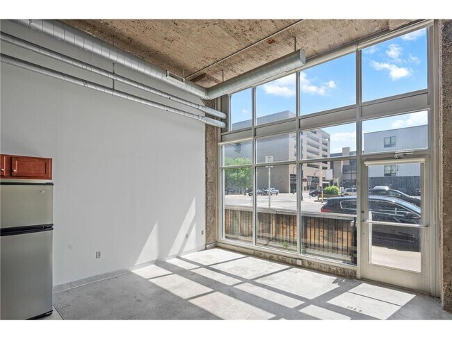 Building Photo - 521 S 7th St