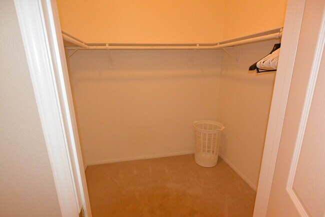 Building Photo - 1st Flr Condo 2 Bed W/Den - Gated Communit...