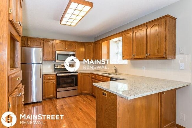Building Photo - 4 Bedroom Pet-Friendly Home in Pleasant Hi...
