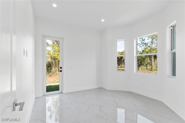 Building Photo - 1081 Desoto Blvd S