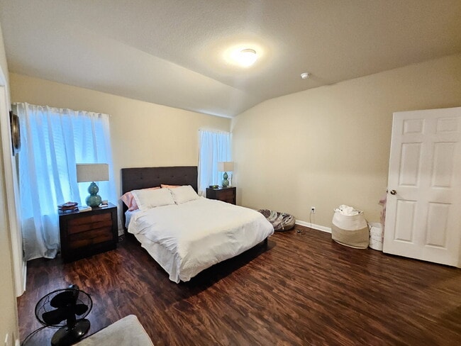 Building Photo - Charming 3-Bed Oasis in Lockhart with Styl...