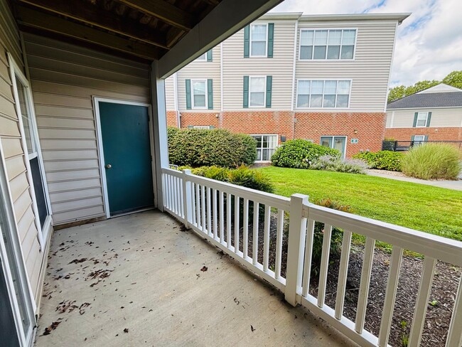 Building Photo - 215 S Knollwood Dr