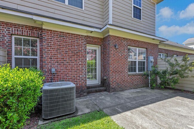 Building Photo - Spacious 3BR Townhome in Fayetteville