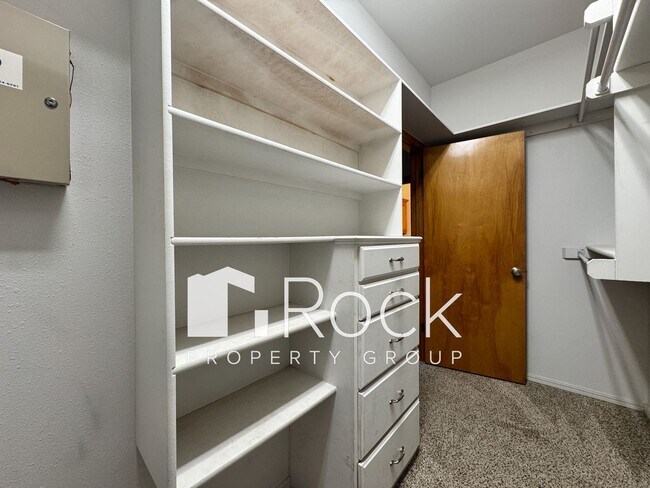 Building Photo - Charming 3-Bed 3-Bath Home with Tornado Sh...