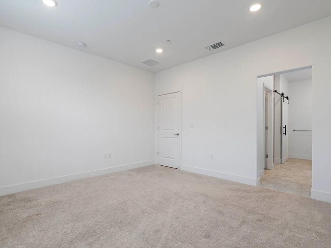 Building Photo - 8333 Kyler Rd