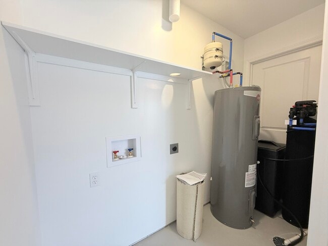 Building Photo - 8125 N Brown Station Rd