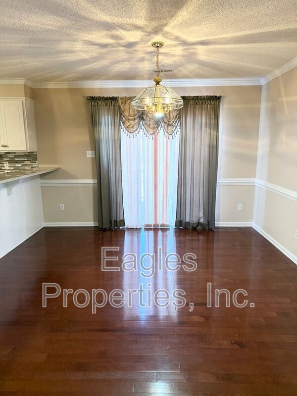 Building Photo - 107 Roundtree Ln