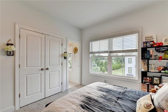 Building Photo - 522 Healy Dr