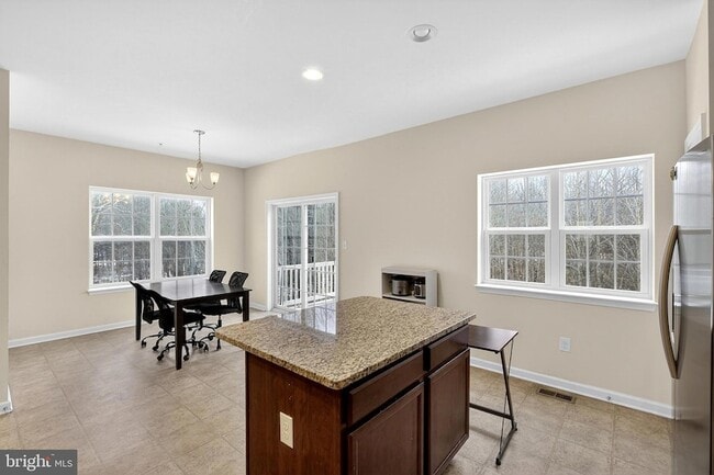 Building Photo - 48 Munro Rd