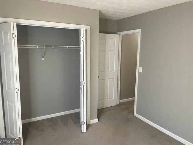 Building Photo - 30 Creek Bottom Dr