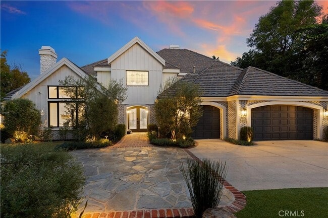 Building Photo - 5946 Woodlake Ave