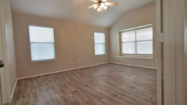 Building Photo - 1319 Colonial Manor Dr