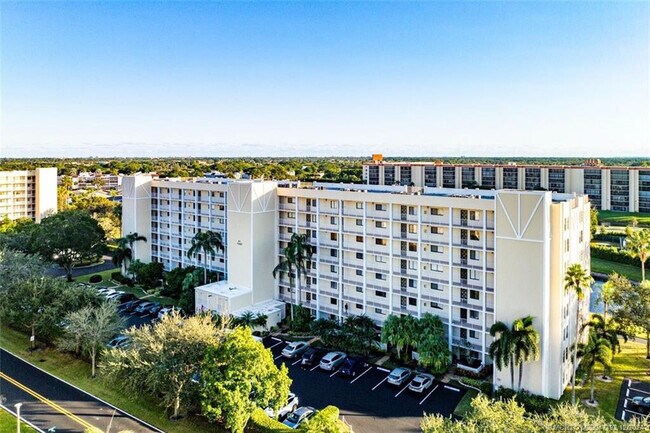 Building Photo - 7290 Kinghurst Dr