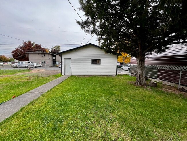 Building Photo - Non-Refundable & Security Deposit Total: $...