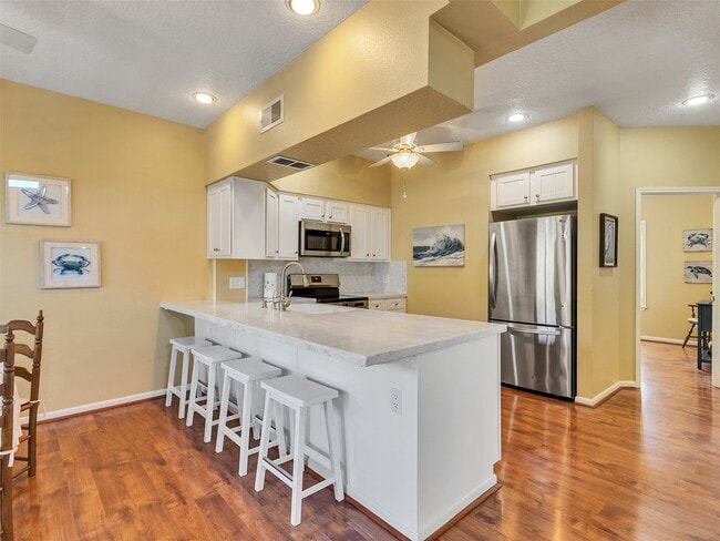 Building Photo - 16627 Bayfront Dr