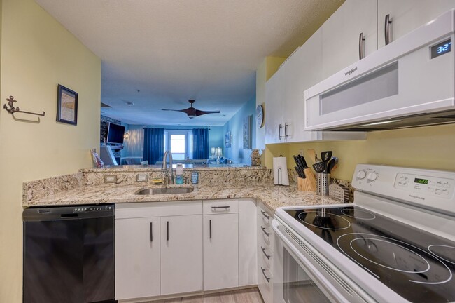 Building Photo - FURNISHED OFF-SEASON MONTHLY RENTAL-STARTI...
