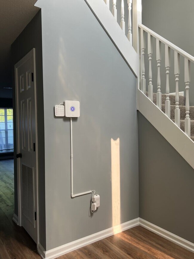 Building Photo - Available NOW  - 117 N. Springview