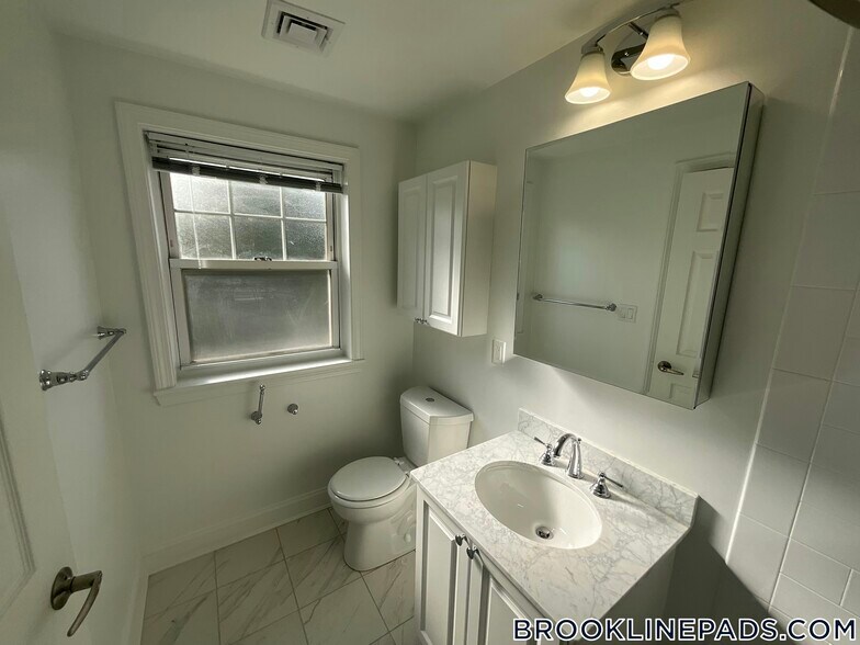 Building Photo - 94 Thornton Rd