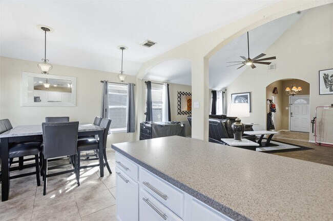 Building Photo - 11402 Overland Trail Dr