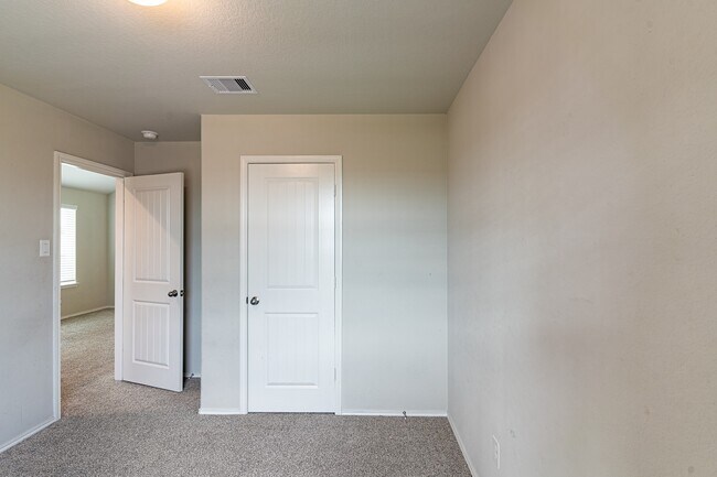 Building Photo - 1834 Brady Shores Dr