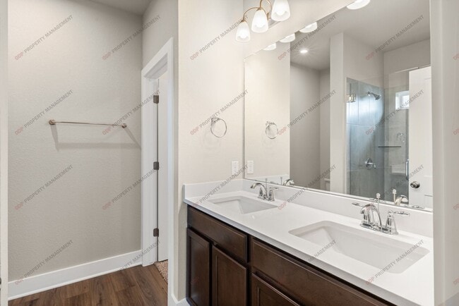 Building Photo - $500 OFF FIRST FULL MONTHS RENT