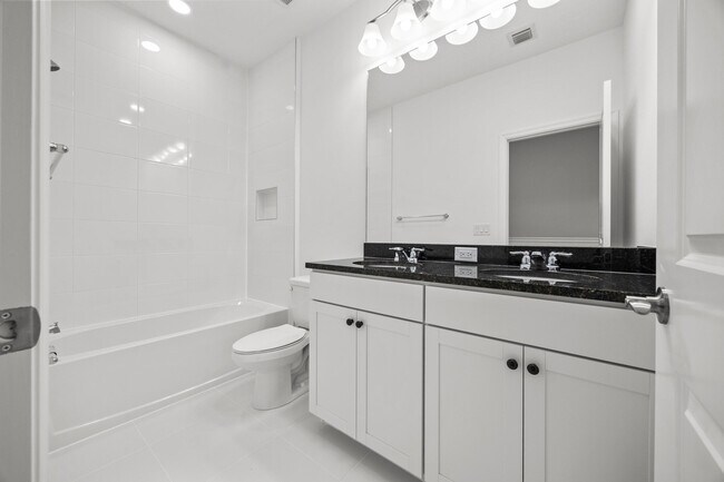 Building Photo - 4520 Longwood Lk Sq