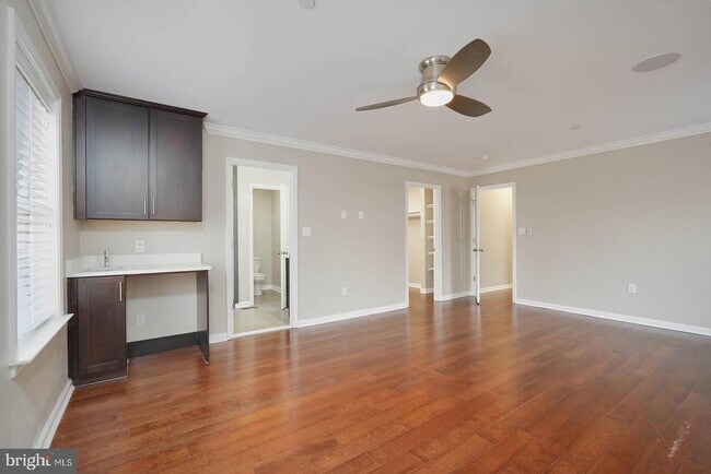 Building Photo - 412 Woodcrest Dr SE