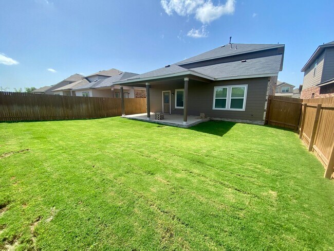 Building Photo - Spacious 4/2.5 beauty ~ Refrigerator/Washe...
