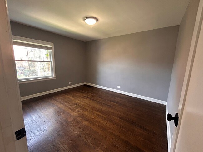 Building Photo - 10518 S Artesian Ave