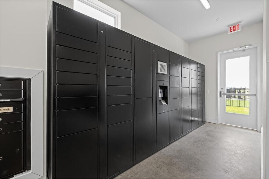 Building Photo - 901 Kelly Green Ln