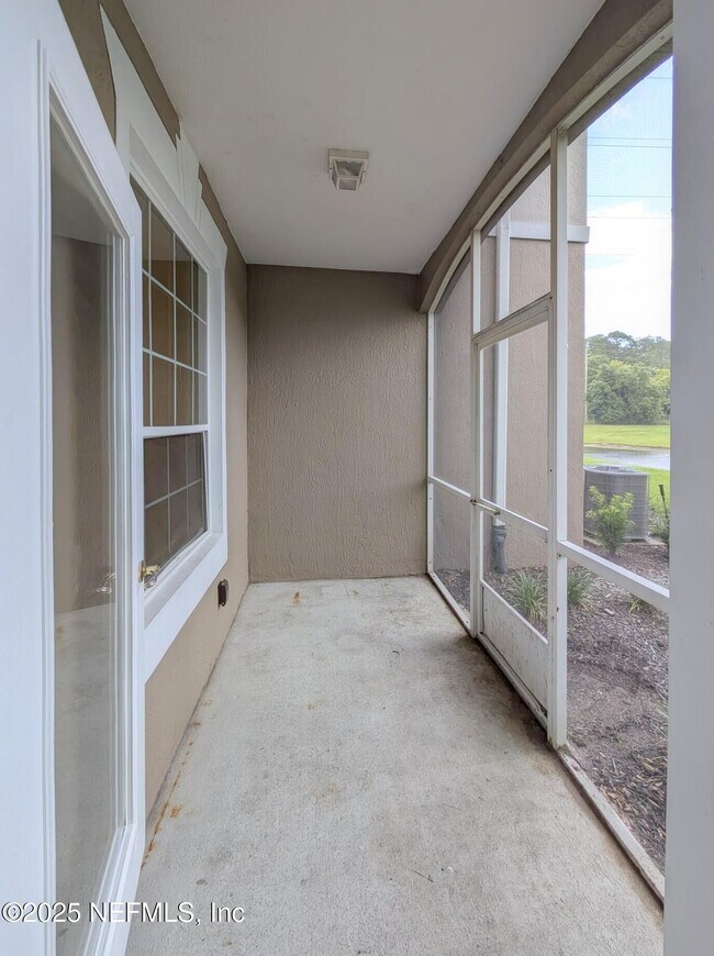 Building Photo - 10550 Baymeadows Rd