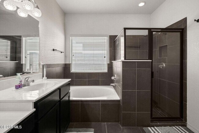 Building Photo - 2225 Glitter Point