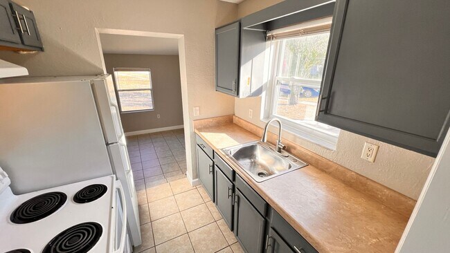 Building Photo - $300 off of a month of rent! Charming 3-Bedroom Home in Deltona! – Pets Welcome (Up to 30 lbs) – ...