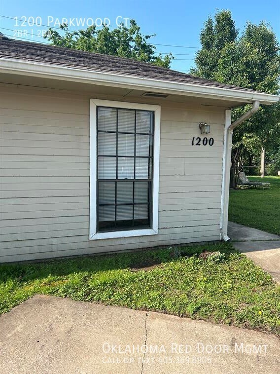 Primary Photo - 1200 Parkwood Ct