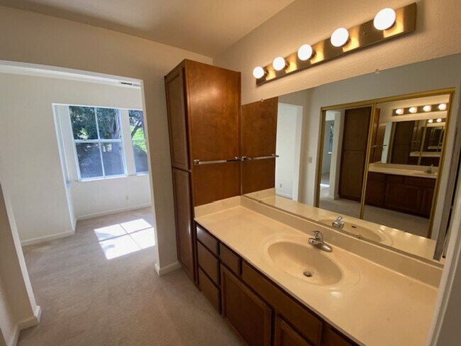 Building Photo - 15 Glen Lake Dr