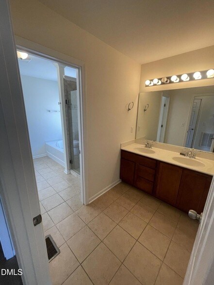 Building Photo - 1130 Renewal Pl