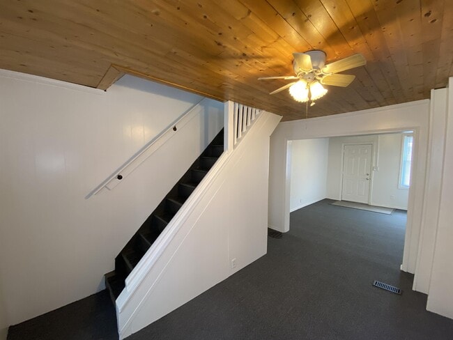 Building Photo - 338 S Sherman St