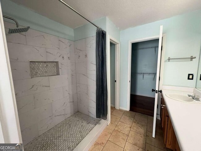 Building Photo - 1607 Heyford Cir NW