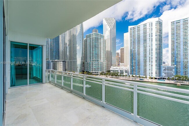 Building Photo - 900 Brickell Key Blvd