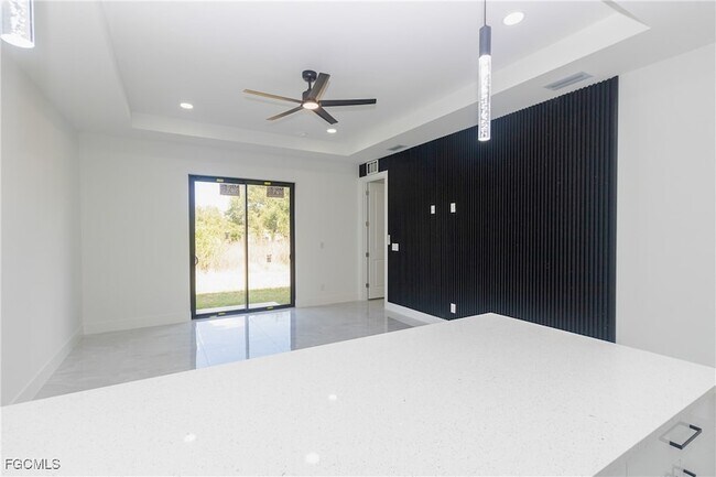 Building Photo - 843 Duplex St E