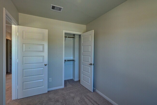 Building Photo - 11857 E Gate Dr