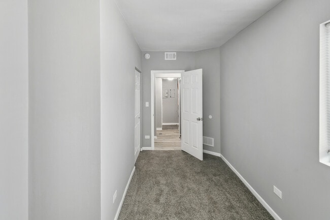 Building Photo - 9305 S Homan Ave