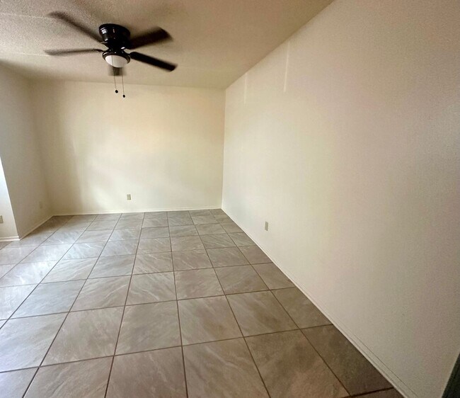 Building Photo - 220 Marigny Cir